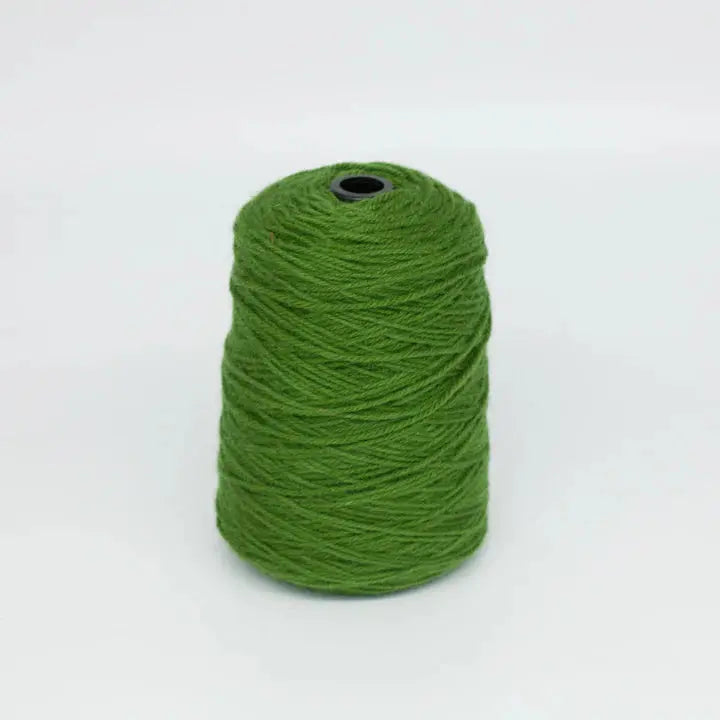 Fil de touffetage 100 % laine vert mousse sur cône (1i06) Tesserashop