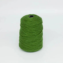 Charger l&#39;image dans la galerie, Fil de touffetage 100 % laine vert mousse sur cône (1i06) Tesserashop