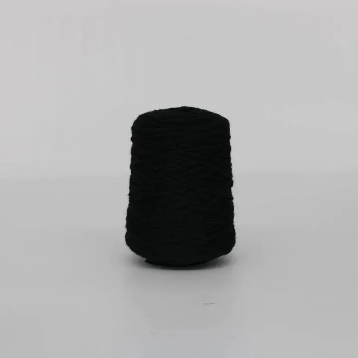 Fil de touffetage 100 % laine noir sur cône (061) Tesserashop