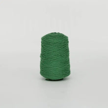 Charger l&#39;image dans la galerie, Vert forêt 100% Laine Tufting Yarn On Cone (205) Tesserashop