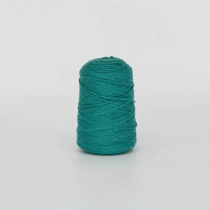 Fil à touffeter 100 % laine bleu sarcelle sur cône (3A17) Tesserashop